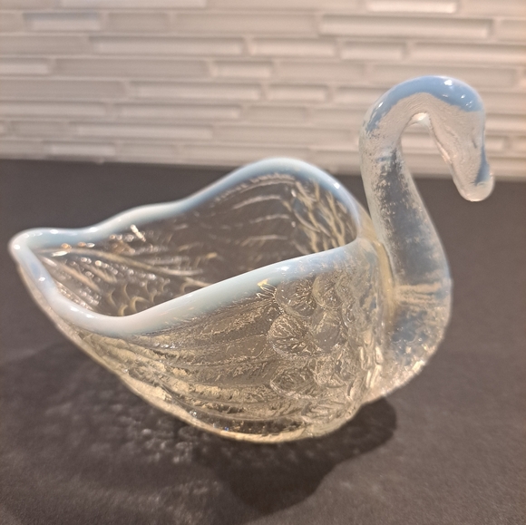 Swan Shape Opalescent Glass Vintage Candy Dish Figural Trinket Bowl Fenton? - Picture 2 of 7